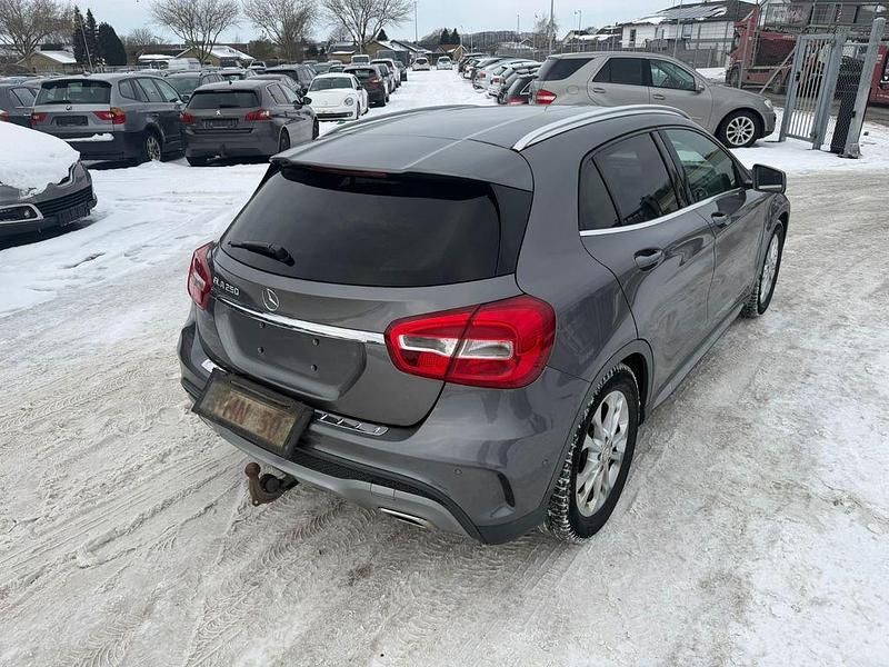 Gebraucht Mercedes GLA250 211 PS (155 kW) 2014 Grau SUV