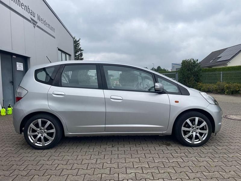Gebraucht Honda Jazz Trend 90 PS (66 kW) 2009 Silber Kleinwagen