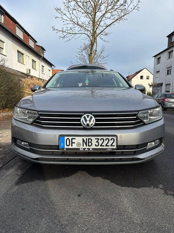 Grau Gebraucht 2019 VW Passat Comfortline Kombi | 9.500 € (Superpreis) - Bild 1/4