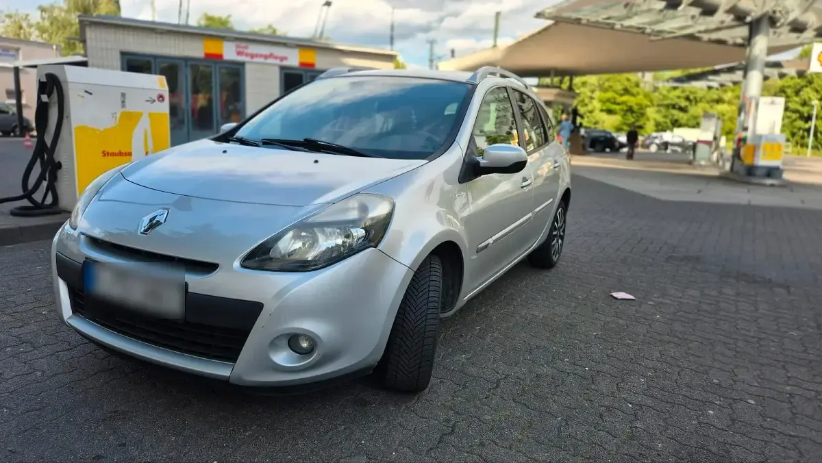 Gebraucht Renault Clio GrandTour 103 PS (75 kW) 2012 Silber Kombi