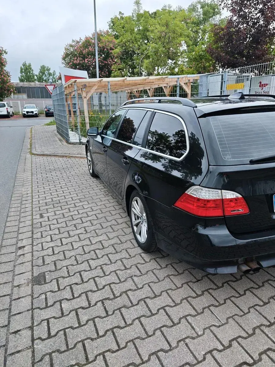Gebraucht BMW 525 197 PS (144 kW) 2009 Schwarz Kombi