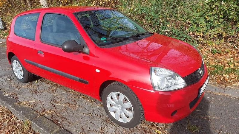 Gebraucht Renault Clio II Authentique 58 PS (42 kW) 2010 Rot Limousine