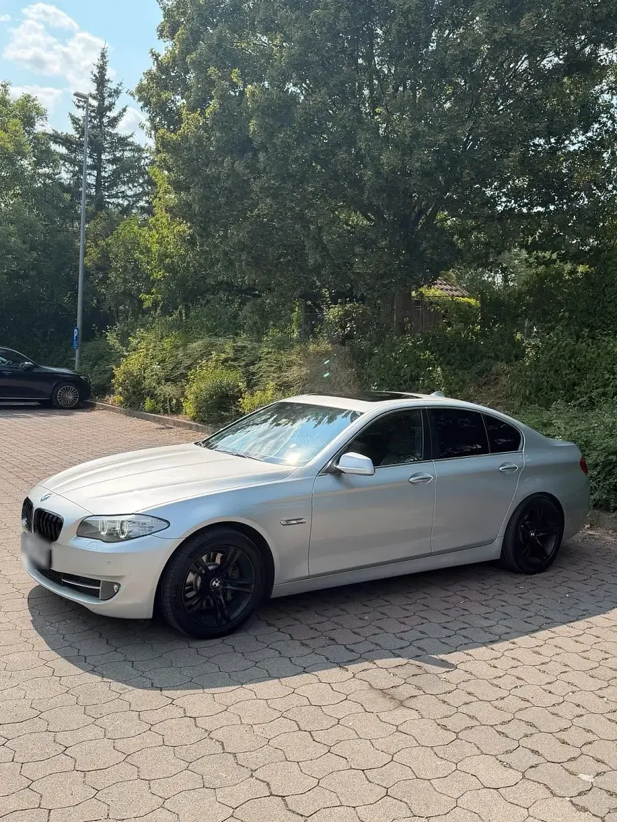 Gebraucht BMW 530 258 PS (189 kW) 2012 Grau Limousine