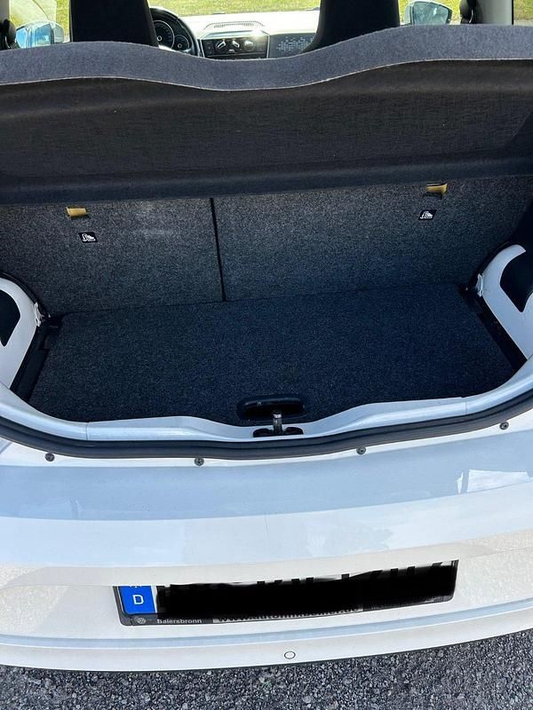 Weiß Gebraucht 2017 VW up! Sound Kleinwagen | 7.000 € (Fairer Preis) - Bild 1/4