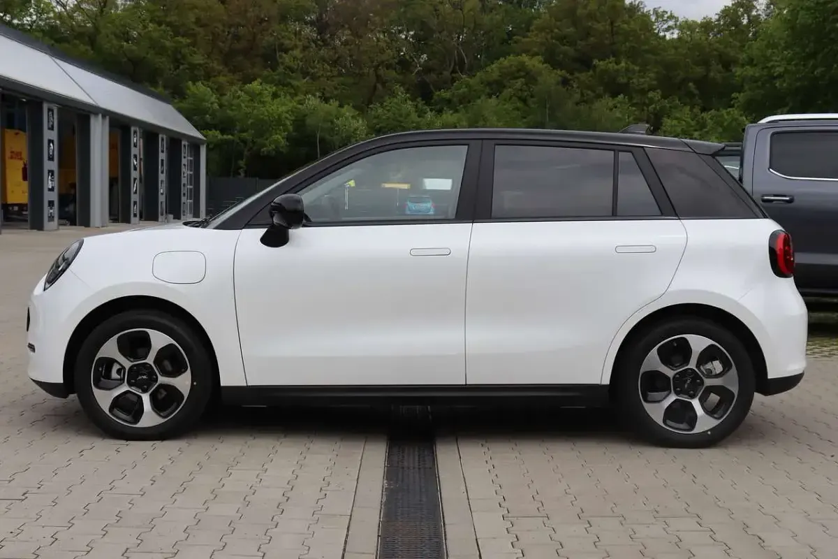 Neu JAC E30X 359 kW (489 PS) 2026 Whiteblack Kleinwagen