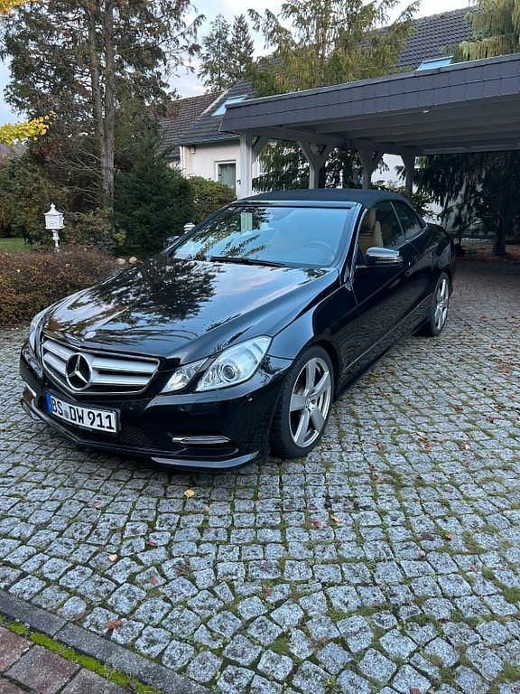 Gebraucht Mercedes E200 Elegance 184 PS (135 kW) 2013 Schwarz Cabrio