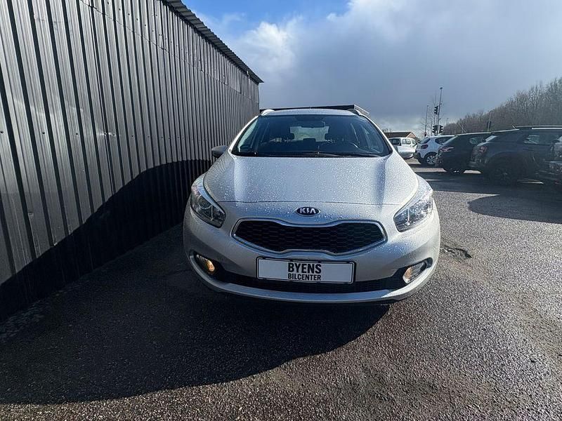 Gebraucht Kia Ceed 90 PS (66 kW) 2014 Silber Kleinwagen