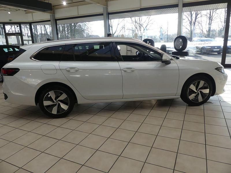 Gebraucht VW Passat Business 150 PS (110 kW) 2025 Weiß Kombi