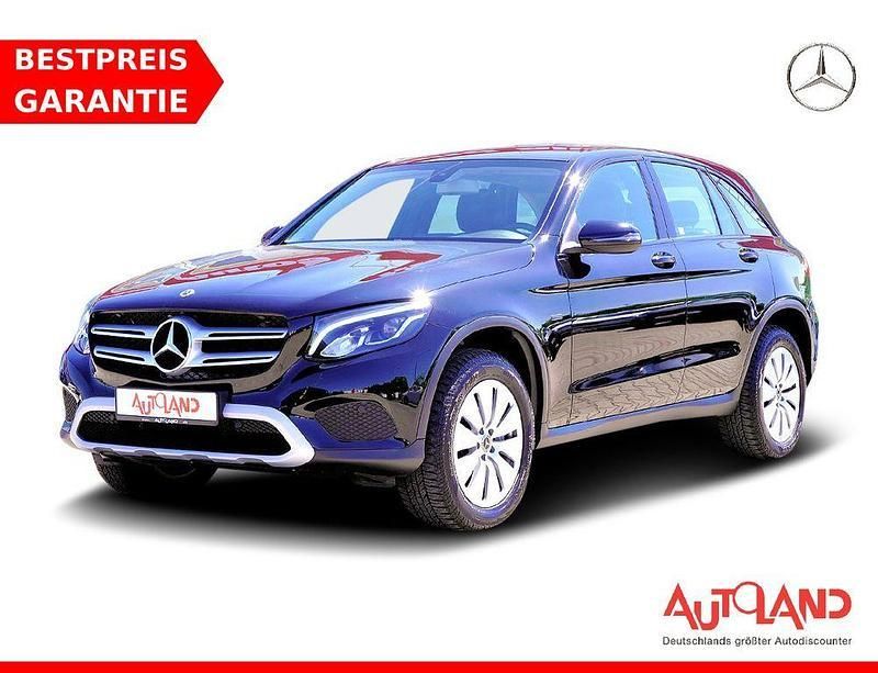 Schwarz Gebraucht 2018 Mercedes GLC350 SUV | 30.490 € (Etwas zu teuer) - Bild 1/4