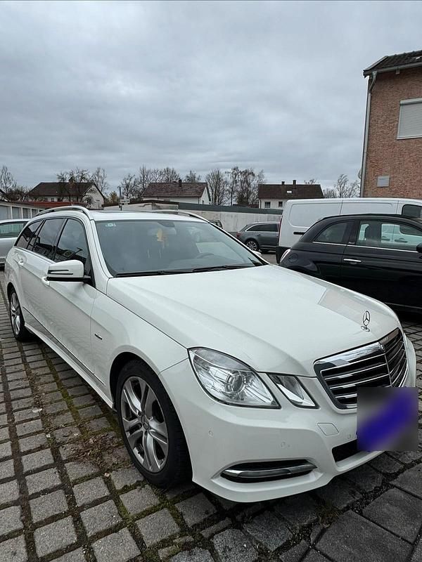 Gebraucht Mercedes E250 204 PS (150 kW) 2012 Weiß Kombi