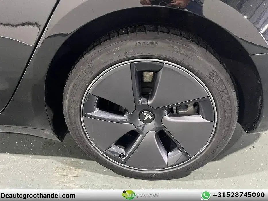 Gebraucht Tesla Model 3 Standard Range 175 kW (238 PS) 2023 Schwarz Limousine