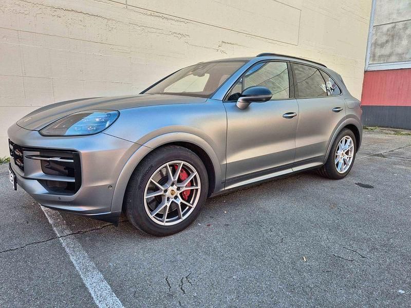Grau Gebraucht 2024 Porsche Cayenne S E-Hybrid SUV | 114.500 € - Bild 1/4