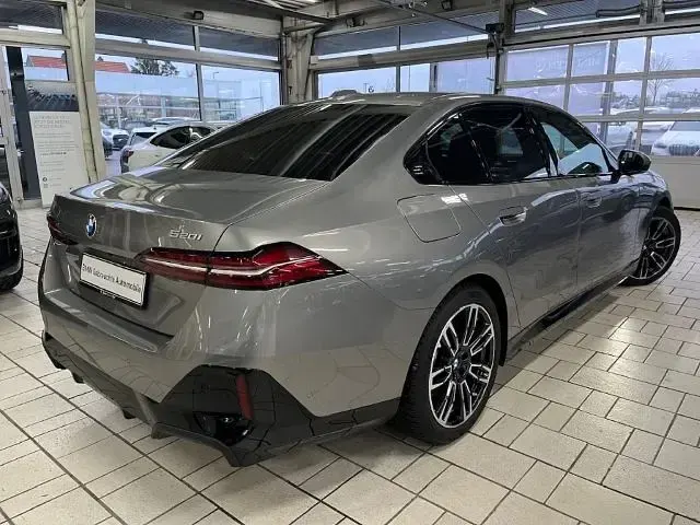 Gebraucht BMW 520 M Sport 190 PS (139 kW) 2025 Grau Limousine