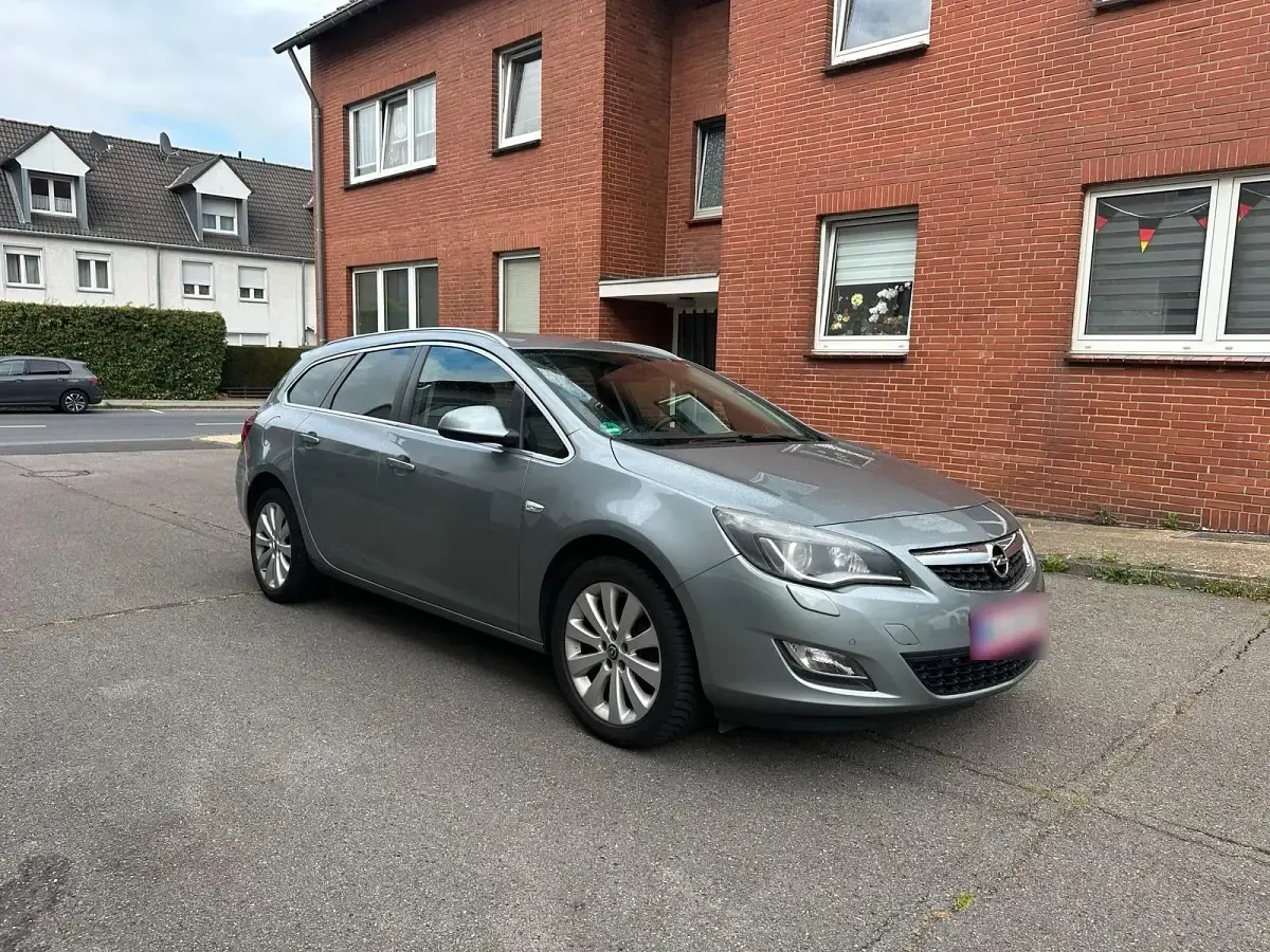 Gebraucht Opel Astra 2012 Silber Kombi