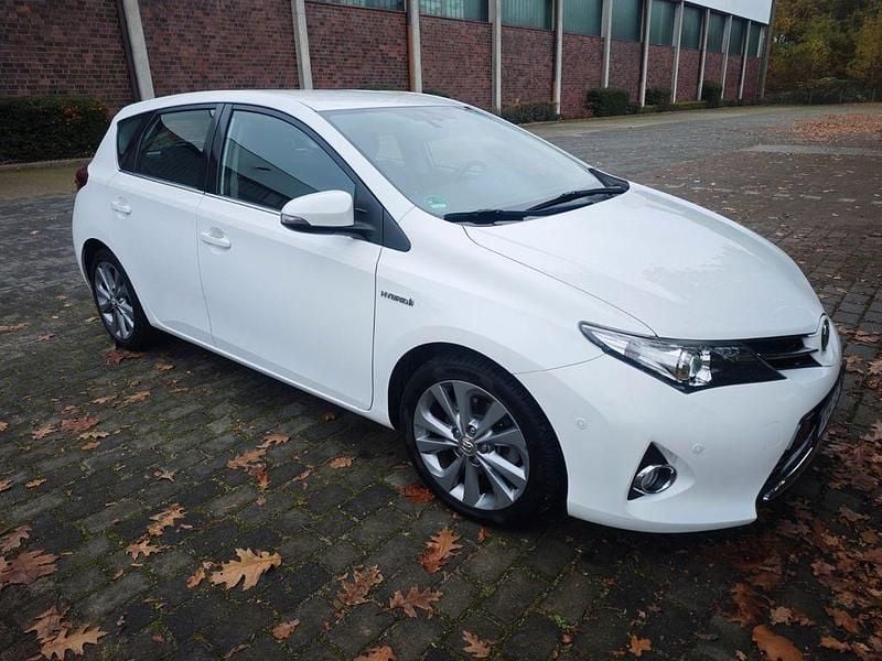 Gebraucht Toyota Auris Hybrid Executive 136 PS (100 kW) 2013 Weiß Limousine