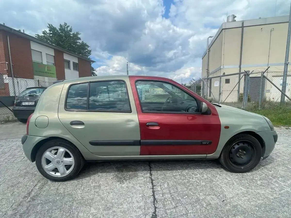 Occasion Renault Clio II Initiale 98 ch (72 kW) 2003 Gris Citadine