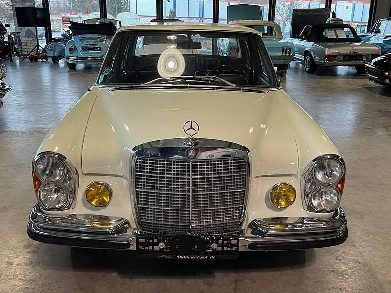 Gebraucht Mercedes S280 160 PS (117 kW) 1970 Weiß Limousine