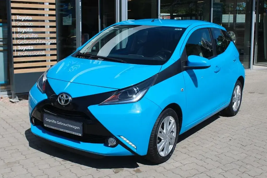 Gebraucht Toyota Aygo X-play 69 PS (50 kW) 2017 Blau Kleinwagen