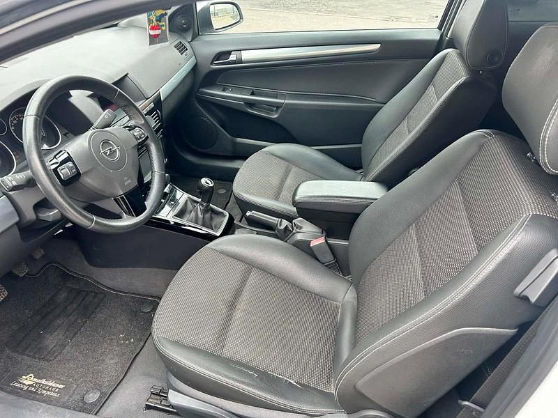 Gebraucht Opel Astra GTC 116 PS (85 kW) 2009 Weiß Coupé