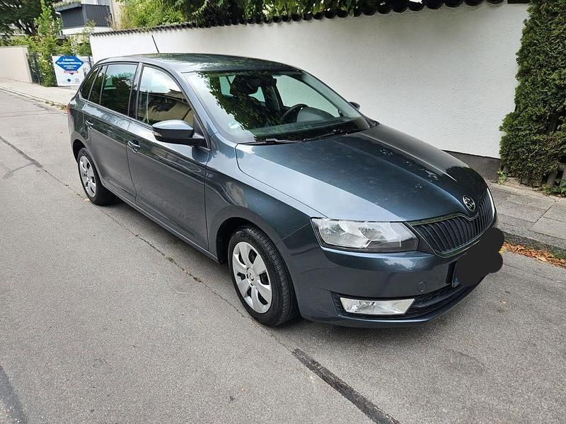 Grau Gebraucht 2017 Skoda Rapid Ambition Limousine | 9.600 € (Fairer Preis) - Bild 1/4