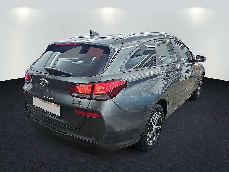 Gebraucht Hyundai i30 Pure 120 PS (88 kW) 2024 Grau Kombi