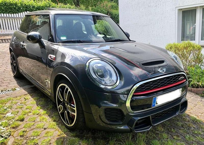 Grau Gebraucht 2015 Mini John Cooper Works Sport Kleinwagen | 22.399 € (Fairer Preis) - Bild 1/4