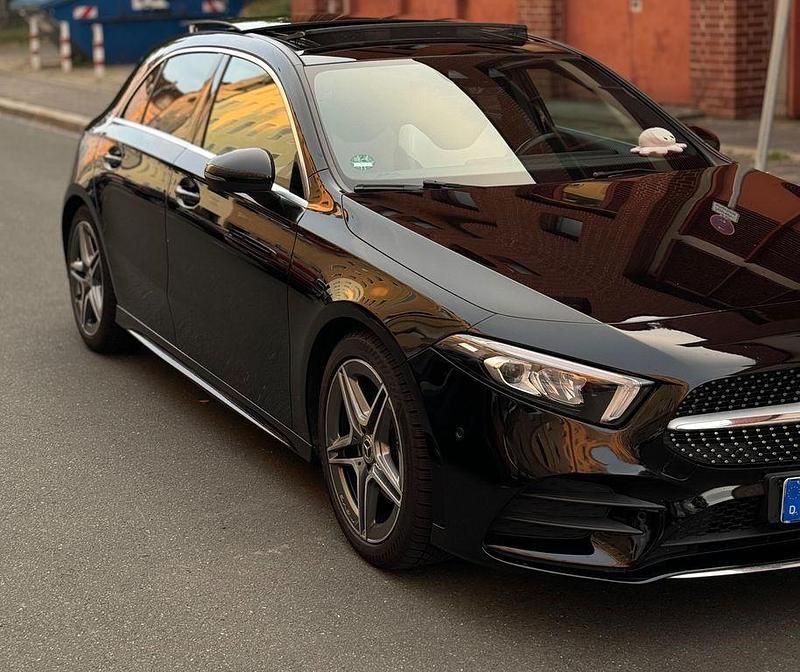 Schwarz Gebraucht 2018 Mercedes A180 AMG Limousine | 20.000 € (Fairer Preis) - Bild 1/4