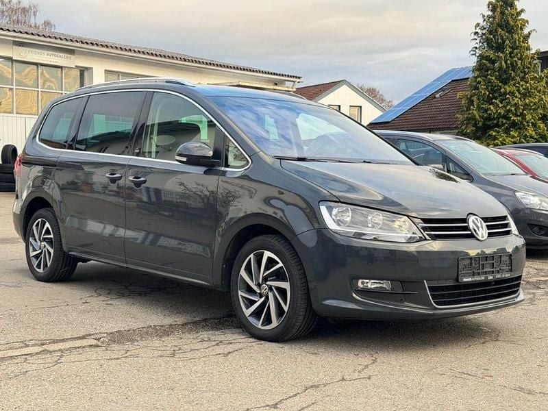 Grau Gebraucht 2018 VW Sharan Sound Van / Kleinbus | 16.990 € (Superpreis) - Bild 1/4