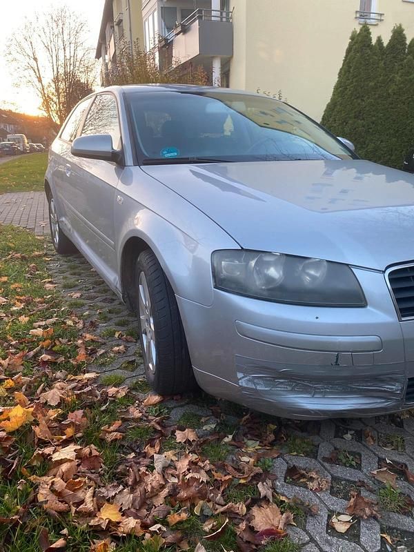 Silber Gebraucht 2004 Audi A3 Limousine | 900 € (Superpreis) - Bild 1/4