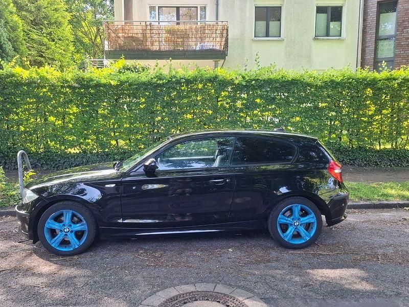 Schwarz Gebraucht 2010 BMW 118 Kleinwagen | 2.600 € (Guter Preis) - Bild 1/4