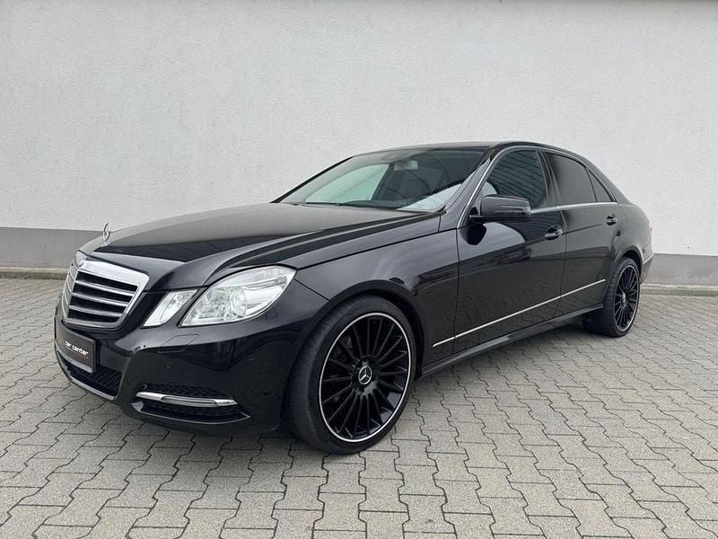 Gebraucht Mercedes E220 Avantgarde 170 PS (125 kW) 2013 Schwarz Limousine