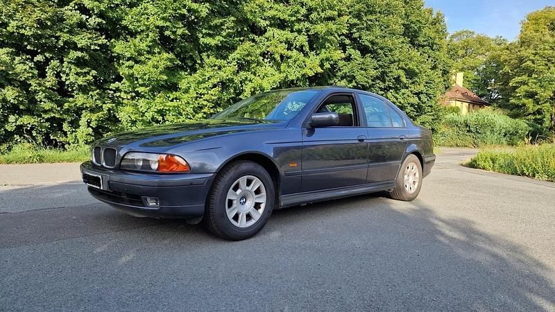 Grau Gebraucht 1997 BMW 520 Limousine | 1.100 € (Superpreis) - Bild 1/4