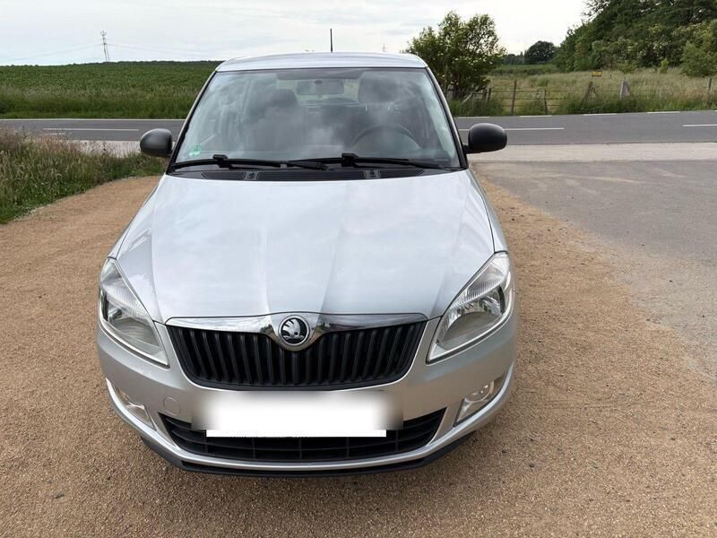Silber Gebraucht 2015 Skoda Fabia Kleinwagen | 7.700 € (Guter Preis) - Bild 1/4