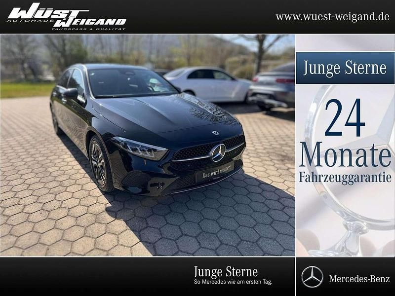 Schwarz Gebraucht 2024 Mercedes A200 Advanced Plus Limousine | 31.490 € (Fairer Preis) - Bild 1/4