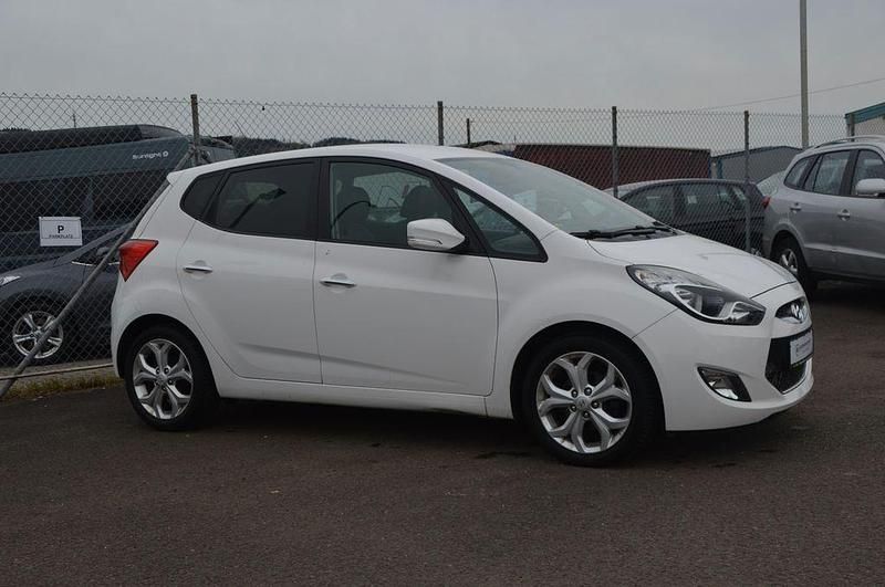 Gebraucht Hyundai ix20 116 PS (85 kW) 2012 Weiß Kleinwagen