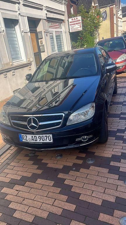 Schwarz Gebraucht 2008 Mercedes C320 Avantgarde Limousine | 5.999 € (Fairer Preis) - Bild 1/4