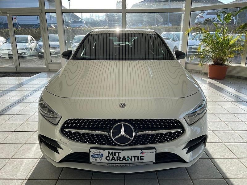 Gebraucht Mercedes A180 AMG line 116 PS (85 kW) 2019 Weiß Limousine