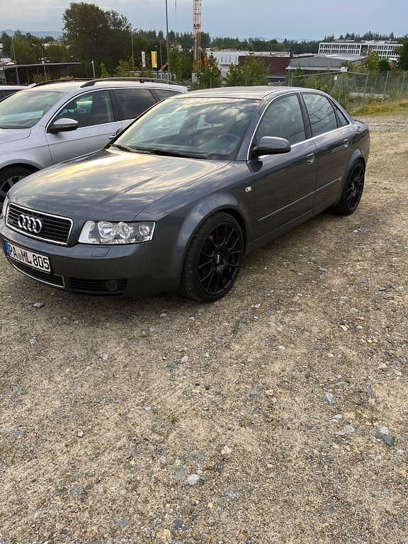 Grau Gebraucht 2002 Audi A4 Sport Limousine | 9.899 € - Bild 1/2