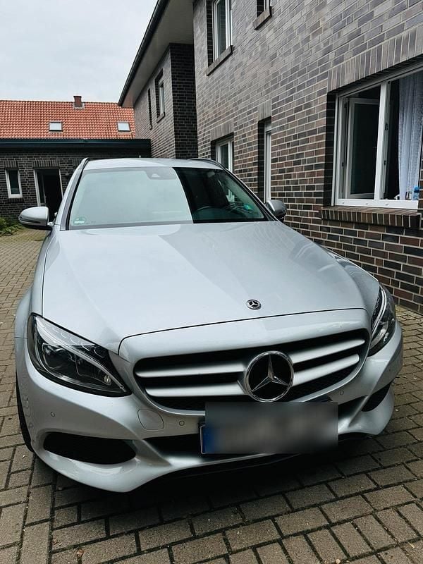 Silber Gebraucht 2017 Mercedes 170 Limousine | 12.350 € (Fairer Preis) - Bild 1/4