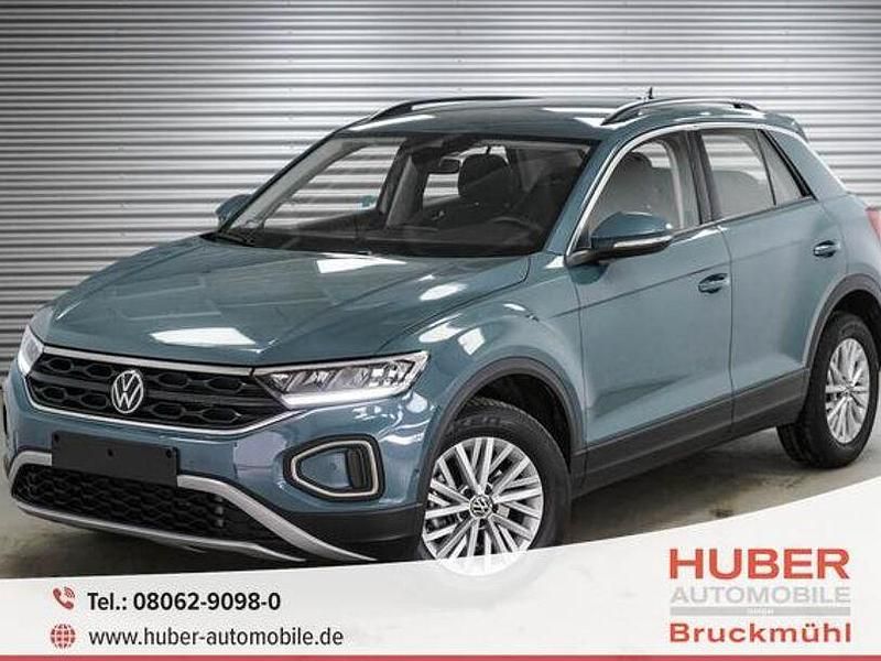 Petroleum blue metallic (z3) Gebraucht 2024 VW T-Roc Life SUV | 25.190 € (Superpreis) - Bild 1/4