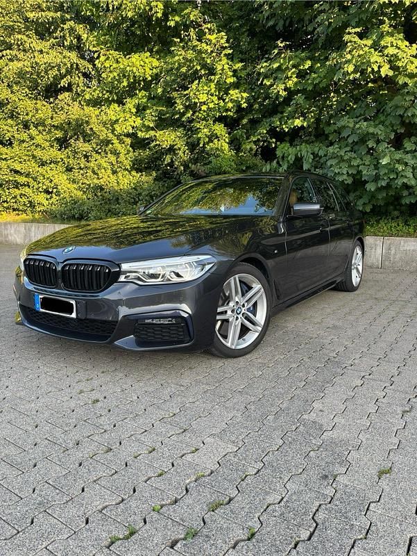 Grau Gebraucht 2019 BMW 540 M Sport Kombi | 33.900 € (Fairer Preis) - Bild 1/4