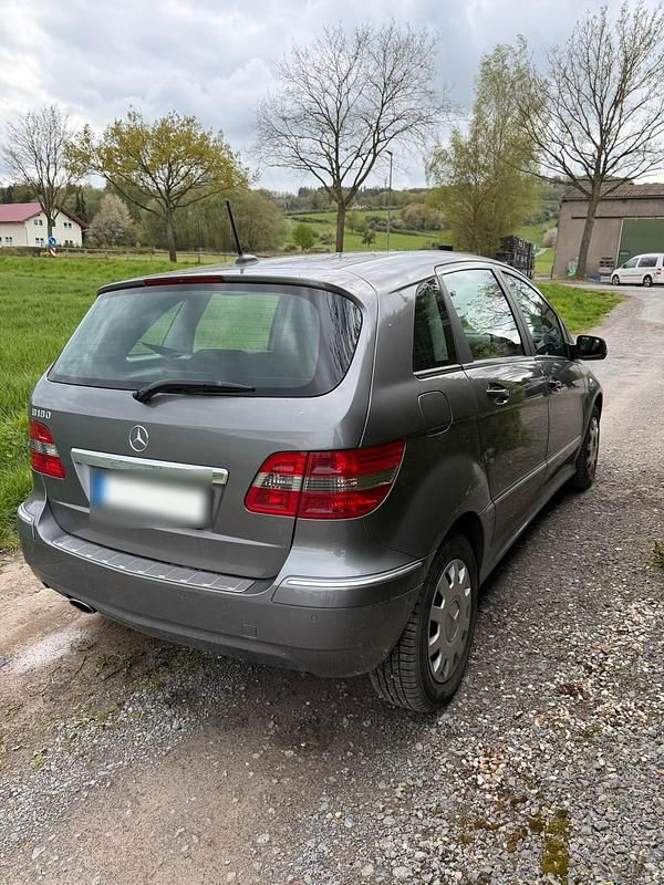 Gebraucht Mercedes B180 116 PS (85 kW) 2011 Grau Van / Kleinbus