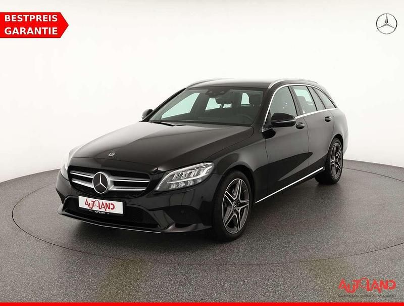 Schwarz unilack Gebraucht 2021 Mercedes C160 Avantgarde Coupé | 27.990 € - Bild 1/4