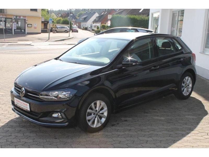 Gebraucht VW Polo Highline 95 PS (69 kW) 2021 Deep black (metallic) Limousine