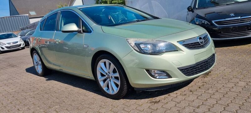 Grün Gebraucht 2011 Opel Astra Sport Limousine | 5.390 € (Fairer Preis) - Bild 1/4