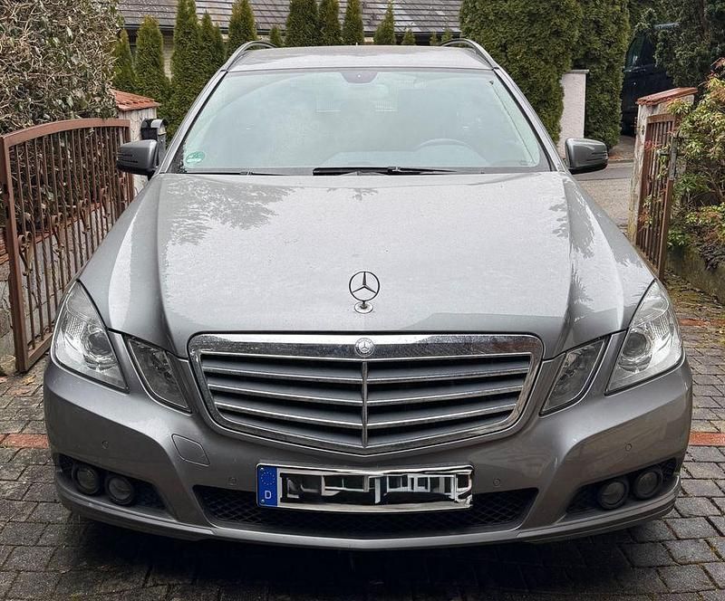 Gebraucht Mercedes E220 170 PS (125 kW) 2010 Silber Limousine