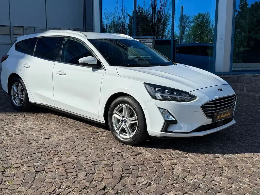 Używany Ford Focus 120 KM (88 kW) 2020 Biały Sedan/Limuzyna