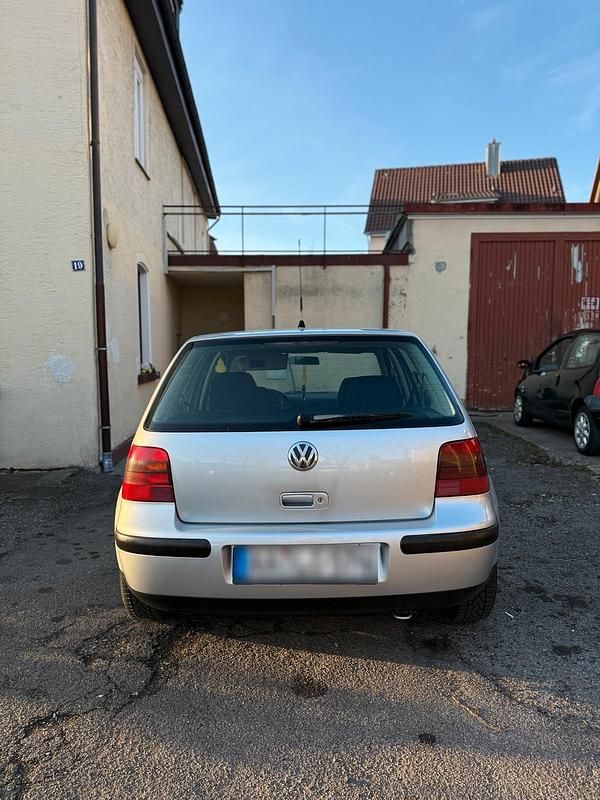 Gebraucht VW Golf IV 105 PS (77 kW) 2001 Silber Kleinwagen