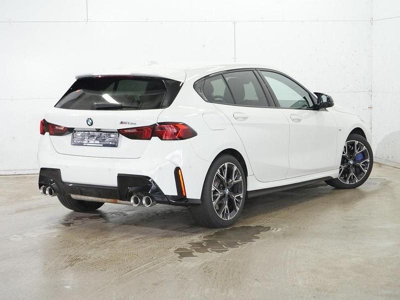 Gebraucht BMW M135 Shadowline 300 PS (220 kW) 2024 Alpinweiß uni Kleinwagen