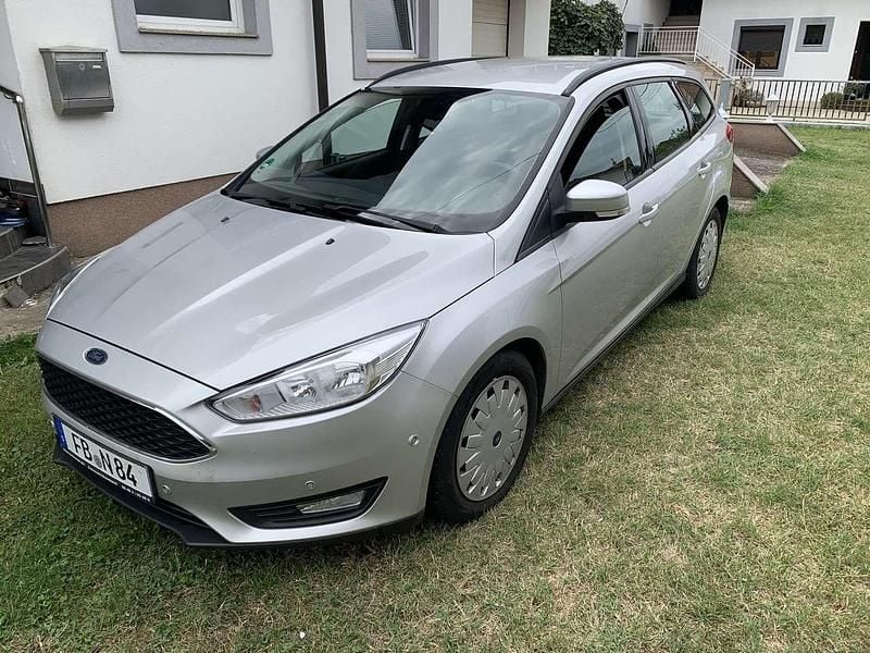 Gebraucht Ford Focus Trend 105 PS (77 kW) 2015 Silber Kombi